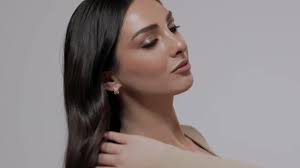 Piękna Pani Sandra Traczyk już od pół roku jest wierna naszym włosom Thin  Flat 60 cm w kolorze 22 z linii Classic Hair i jak sama mówi