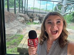 It's Operation Christmas Child drop off week!! ❤️💚 My sisters & I packed  these all growing up and it's such a sweet gift. ☺️🎁 Tune in tonight at 5  & 6 to