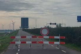 Vanaf 26 juli 2021 maximaal 50 km/h op de haringvlietbrug (a29) nieuwsbericht 20 juli 2021 vanaf maandag 26 juli 05.00 uur geldt een maximumsnelheid van 50 km/h op de haringvlietbrug. Haringvlietbrug Afgesloten Door Werkzaamheden Rijksweg A29 Numansdorp