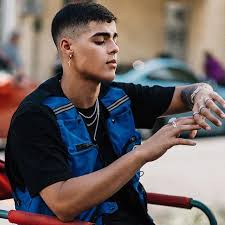 He takes clothes being carried down the street and comes up with the name when he spots the word haircut on jacquelyn's diary for mr. Pin On Fotos De Brytiago Y Lunay