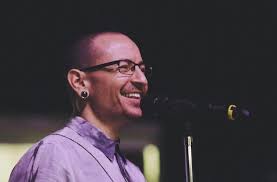 Warisankan rp399 miliar, konsekuensi 'pahit' menerpa keluarga chester bennington karena bunuh diri. Reaksi Selebriti Mendengar Kabar Kematian Vokalis Linkin Park