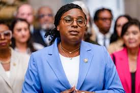 کینگ نصیر مقابل Sophi Dream - اولین سکس