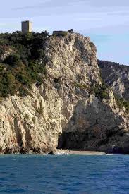 Nella Foto La Spiaggia Di Punta Crena Varigotti Liguria Spiagge Spiaggia Fotografie Di Viaggio