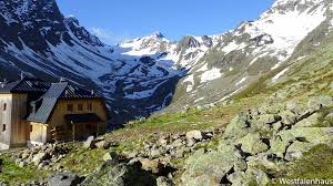 Guests enjoy the dining options. Westfalenhaus Stubai