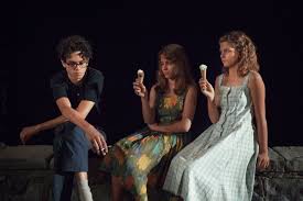 Dans le naples pauvre de la fin des années 50, deux fillettes se rencontrent sur les bancs de l'école et deviennent d'inséparables amies. L Amie Prodigieuse Serie 2018 Senscritique