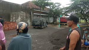 Jangan lupa share melalui sosial media kepada sahabat, kerabat atau teman yang membutuhkan. Polisi Kantongi Identitas Jenazah Wanita Terbakar Dalam Mobil Di Sukoharjo