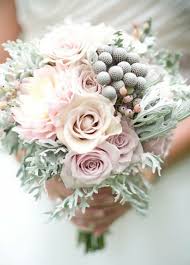 Blumengestecke Fur Hochzeit 10 Tipps Diy Hochzeit Zenideen Winter Hochzeit Blumen Brautstrauss Brautstrauss Rosen