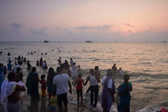 S India 2015_1063 | Samudra Snanam (Bathing at seashore) at … | Flickr