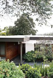 A Japanese Style Garden With A Mid Century Modern Touch In 2020 Garden Design Layout Landscaping Mid Century Landscaping Modern Japanese Garden