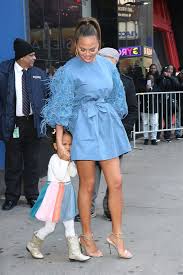 Teigen og skorgan var gift fra 1984 til 1987. Chrissy Teigen Strahan Sara Keke Gma Tv Style Fashion Valentino Tom Lorenzo Site 7 Tom Lorenzo