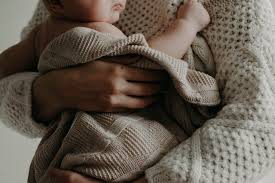 Kuscheldecke stricken decke im perlmuster mit xxl wolle stricken. Strickdecke Baby Anleitung Und Gute Tipps Stricken Und Hakeln