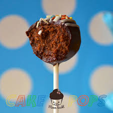 Gently tap the cake pop on the side of the bowl to remove any excess, using your fingers or a toothpick if necessary to guide the excess melted coating back into the bowl. Cake Pops Einfach Zum Reinbeissen Mann Backt