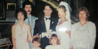 Αντώνης καμπουράκης is on facebook. O Prwtos Syzygos Ths Elenhs Menegakh Eretikos Gr