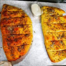 You Ve Gotta Try Stuffed Garlic Bread Tikki Burger From This Small Outlet In Green Park Lbb
