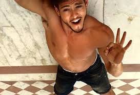 Coup de foudre à jaipur se dote d'une gigantesque équipe de production digne des films américains, et nul doute que le résultat sera à la hauteur des attentes des fans. Sexy Rayane Bensetti Torse Nu A Jaipur