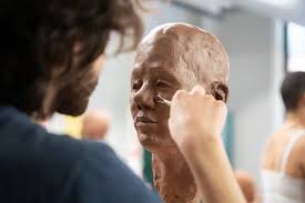 Students in @risd_ceramics “Figure Modeling” studio are creating life-size  portraits of a live model in water-based clay. Some of the heads bear a  striking resemblance to the model's; others are more interpretive,