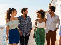 Le nostre valigie avevano però per il 90% un abbigliamento casual e per il restante 10% un abbigliamento elegante. Abiti Da Sera X Crociera