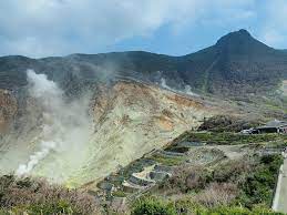 迫力満点 火山活動を間近で感じる現代の地獄谷 triproud 美しい風景 風景 絶景