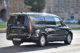 It is a luxury suv that has been spied recently. Aurus Arsenal Rossijskij Premialnyj Miniven
