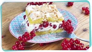Johannisbeeren waschen, von den stielen. Johannisbeerkuchen Rezept Vom Blech Mit Baiser Bayern 1 Radio Br De