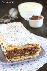 La millefoglie è un dolce molto antico, ma talmente buono da essere ancora oggi tra i più venduti sia nella versione monoporzione che come torta. Torta Millefoglie Con Crema Diplomatica E Alla Nocciola Millefoglie Ricette Dolci Dolci