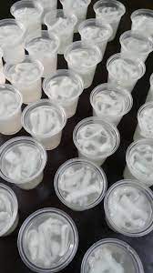 Dengan membuat es cream kelapa sendiri, anda tentu lebih menghemat uang karena anda hanya perlu membeli bahan yang nantinya akan dibuat es cream saja, rasa nya tentu lebih enak bukan jika buatan sendiri? Resipi Jeli Kelapa Muda Guna Sukatan Cawan Sedap Sejuk Dimakan