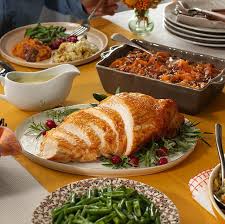 If you're looking for a cheap holiday meal this weekend, cracker barrel will be closing early. Cracker Barrel Has Tons Of To Go Thanksgiving Dinners This Year