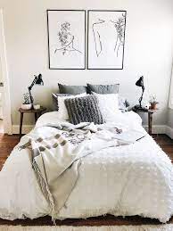 These colors make it so that the room will not look too cramped up. 43 Modern Small Bedroom Ideas For Couples Smallbedroom Bedroomideas Forcou Small Bedroom Ideas For Couples Apartment Bedroom Decor Bedroom Decor For Couples