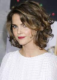 Here are some examples of 35 modern and chic wavy hairstyles for short hair which may. Disney Family Recipes Crafts And Activities Hair Styles Short Wavy Hair Short Hair Styles