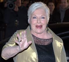 Line renaud, née jacqueline enté, a acquis au fil de plus de soixante ans de carrière le statut de monument national, au même titre que johnny hallyday (dont elle est la marraine). Line Renaud Wikipedia