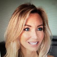 Lisa Simonton's Instagram, Twitter & Facebook