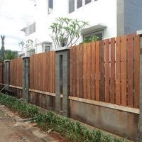 Penentuan harga pagar kayu juga tergantung pada jenis bahan pagar kayu yang diminati, baik ketebalan, volume, sampai pada tahap finishing pagar kayu yang diinginkan. Pagar Kayu Bogor Jawa Barat