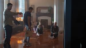 Sag der braut einfach, du bist bruce willis. Bild Von Survive The Night Bild 4 Auf 13 Filmstarts De