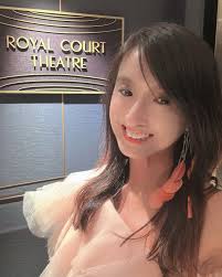 舞台的魔力》  郵輪巡演，我很喜歡與其他表演者交流。不過長期駐船演出者（與郵輪簽長合約的）是Crew（工作人員），工作時間比較長，較沒有機會遇到一起交流。但時常有機會遇到其他的Guest  Entertainer（演出嘉賓）。我們見面第一件事都是問: ”which is your agent!!” 時常 ...