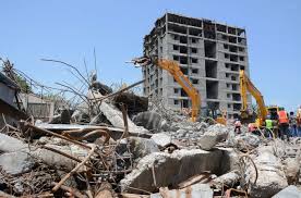 Espectacular derrumbe de edificios en la paz (bolivia) construidos ilegalmente sobre un vertedero. Suben A 23 Los Muertos En Derrumbe De Edificio En Construccion En India El Universal Cartagena