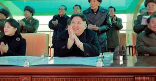 Οι πολίτες… δακρύζουν για τον αδυνατισμένο κιμ γιονγκ ουν με δεδομένο στο ασφυκτικό έλεγχο που ασκεί ο κιμ στην εξουσία της βόρειας κορέας, αλλά και την αβεβαιότητα των σχεδίων για τη διαδοχή του, τα. H Syzygos Toy Kim Giongk Oyn Emfanisthke Ystera Apo 8 Mhnes Fwto