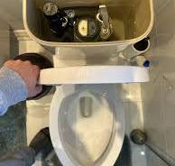 Nível da água no vaso sanitário muito baixo? : r/Plumbing