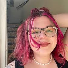 Angela Peat's Instagram, Twitter & Facebook