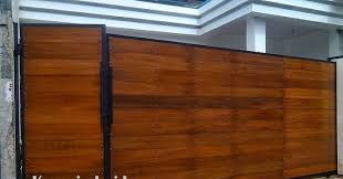 Pagar kayu demikian juga tidak terlalu berat atau tinggi sehingga rumah terlihat semakin manis dan mempercantik rumah dengan pagar kayu rumah diy. Jasa Pembuatan Pintu Pagar Besi Kombinasi Kayu Minimalis Dan Modern Bergaransi