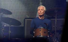 Watts se había sometido recientemente a una operación, lo que forzó su retirada de la próxima gira planeada por el grupo en eu. Charlie Watts Baterista Do Rolling Stones Morre Aos 80 Anos Fotos Musica G1