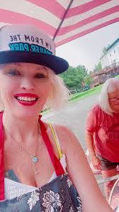 Sarah Sawyers's Instagram, Twitter & Facebook