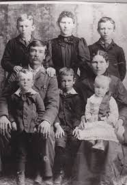 Black And White Family Photos Old Rare And Old Family Photos From Old Family Photos Vintage Family Photos Family Photos