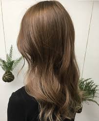 Bei einer bestehenden blondierung kann dir auch eine tönung eine neue haarfarbe bieten. Haare Von Dunkelbraun Auf Hellbraun Farben Erfahrungen Friseur Haarfarbe