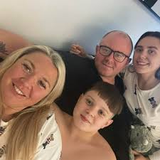 I want to go to a pub in Clonakilty tonight. Having my very first Guinnes  ever (at the age of 69) and I would love to hear live Irish music. Any  suggestions???