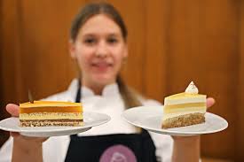Ádám előnyként készen kapta a tart egyik elemét, emellett egyik versenytársa munkáját. A Napraforgo Nevu Edesseg Lett Iden Az Orszag Tortaja
