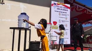 Yang pertama ada warung makan yang emang udah terkenal banget di kalangan masyarakat, namanya warung wardani. Brimob Sediakan Internet Gratis Untuk Pelajar Di Parepare Bagian 1