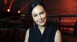 Foto artis sophia latjuba yang kini mengganti namanya menjadi sophia mueller. Belanja Sayur Di Pasar Bareng Eva Celia Gaya Sophia Latjuba Bikin Salfok