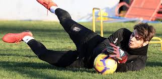 Eskilerde galatasaray ve fenerbahçe formaları da giyen semih yuvakuran'ın oğlu olan utku yuvakuran kaleci fiziği ve. Besiktas Ta Utku Yuvakuran A Hazir Ol Emri Son Dakika Futbol Haberleri