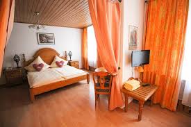 Nearby landmarks such as eisbach wave (1.3 mi) and hofbrauhaus munchen (1.8 mi) make gastehaus englischer garten hotel a great place to stay when visiting munich. Munchen Pensionen Zimmer Unterkunfte Ab 8 50