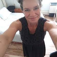 Karie Thomas's Instagram, Twitter & Facebook